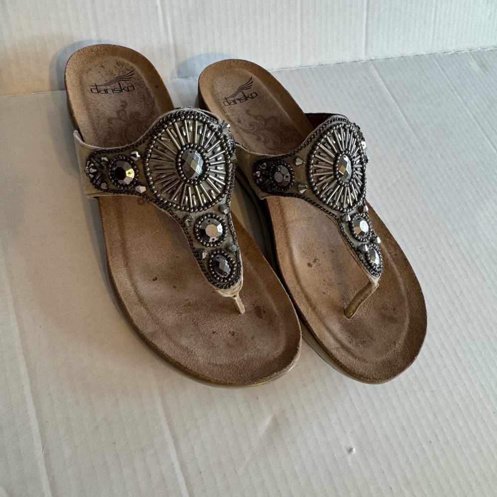 Dansko Pamela Cream Nubuck Pewter Bejeweled Wedge Flip Flop Sandals Womens 38